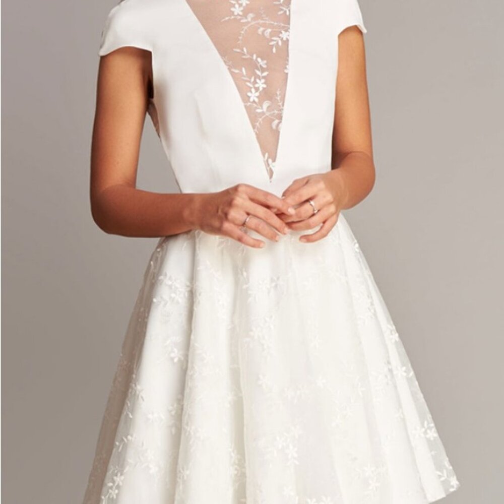 Sweet A-Line Illusion Neck Short Elastic Satin Wedding Dresses w/ Appliques Lace